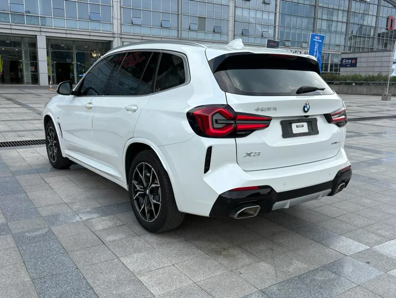 BMW X3 2022 xDrive25i M Sports suit interior photo 10 BMW X3 2022 xDrive25i M Sports suit interior photo 10