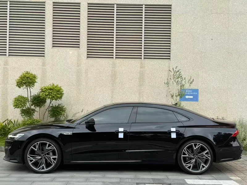 Audi A7L 2024 45 TFSI quattro Edición Black Samurai exterior foto 5 Audi A7L 2024 45 TFSI quattro Edición Black Samurai exterior foto 5