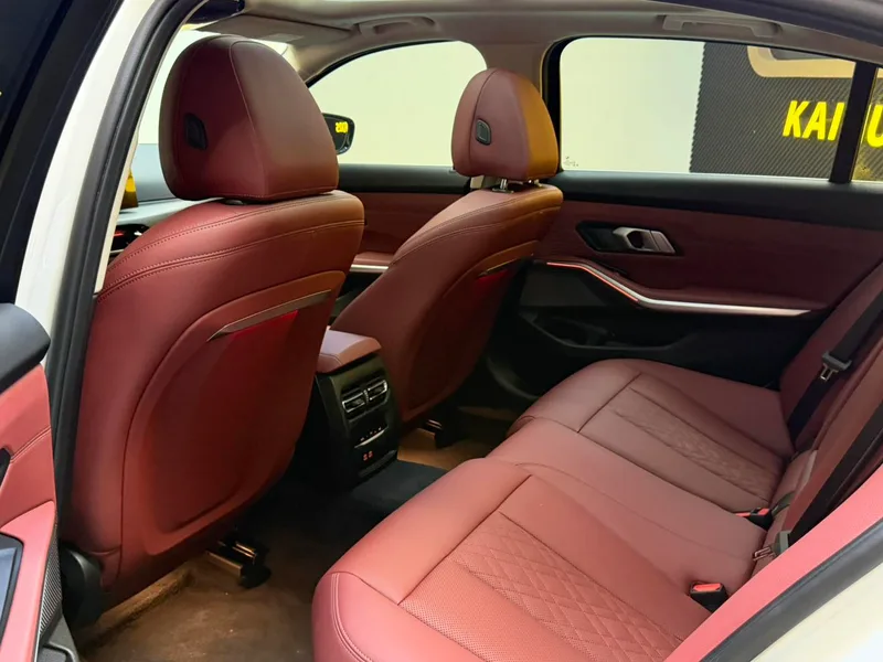 BMW 3 Series 2025 325Li M Sports suit interior photo 8 BMW 3 Series 2025 325Li M Sports suit interior photo 8
