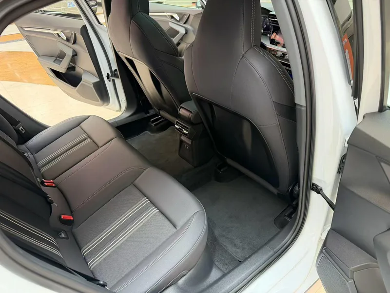 Audi A3 2023 Restyling A3L Limousine 35 TFSI Fashion Sport interior photo 9 Audi A3 2023 Restyling A3L Limousine 35 TFSI Fashion Sport interior photo 9