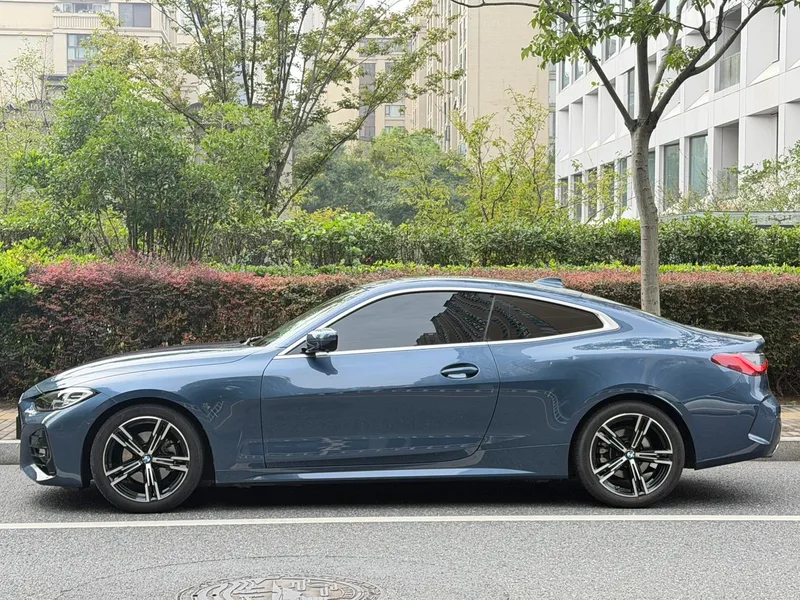 BMW 4 Series 2022 425i M Sports suit interior photo 9 BMW 4 Series 2022 425i M Sports suit interior photo 9