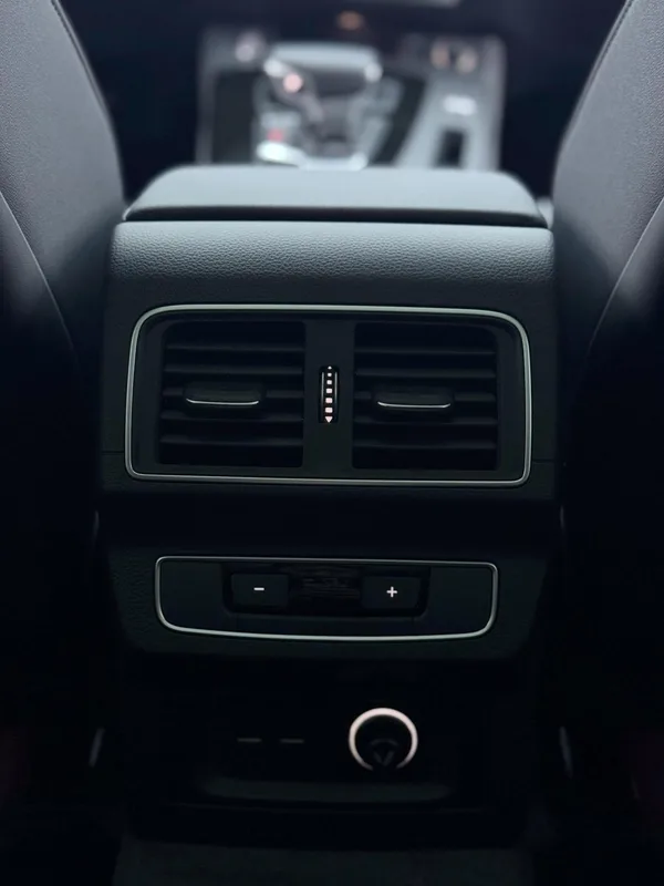 Audi Q5L 2022 Restyling 40T Deluxe Dynamic interior photo 14 Audi Q5L 2022 Restyling 40T Deluxe Dynamic interior photo 14