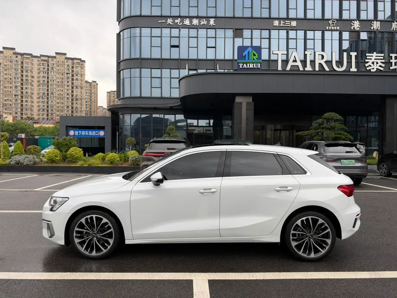 Audi A3 2023 Sportback 35 TFSI Lujo y elegante exterior foto 4 Audi A3 2023 Sportback 35 TFSI Lujo y elegante exterior foto 4