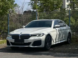 BMW 5 Series 2023 Mise à jour 530Li Leader M Ensemble de sport
