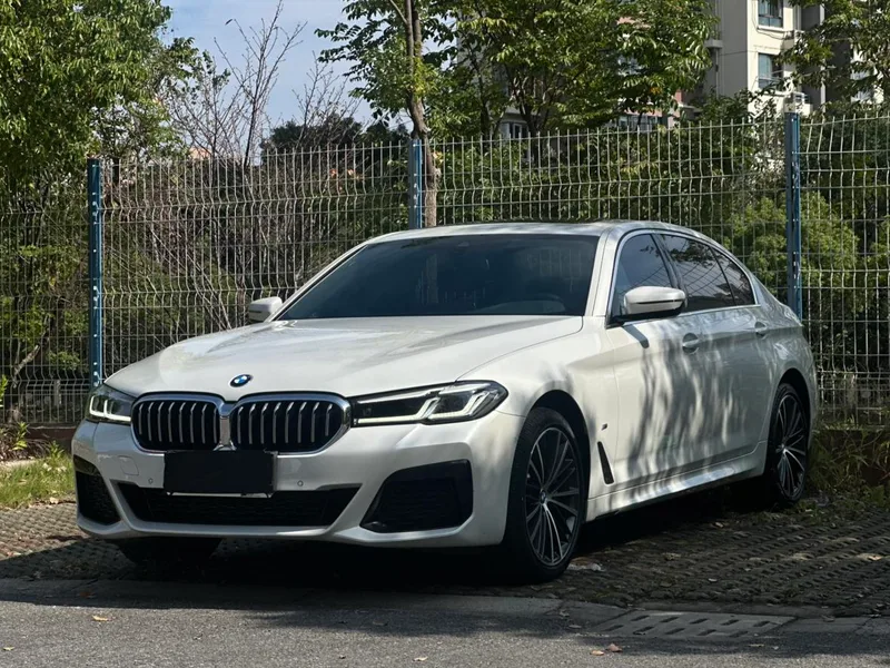 BMW 5 Series 2023 Restyling 530Li Leading Type M Sports suit exterior photo 1 BMW 5 Series 2023 Restyling 530Li Leading Type M Sports suit exterior photo 1