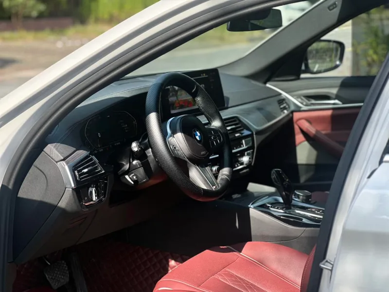 BMW 5 Series 2023 Restyling 530Li Leading Type M Sports suit exterior photo 6 BMW 5 Series 2023 Restyling 530Li Leading Type M Sports suit exterior photo 6