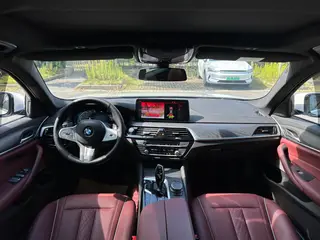 BMW 5 Series 2023 Restyling 530Li Leading Type M Sports suit interior photo 12 BMW 5 Series 2023 Restyling 530Li Leading Type M Sports suit interior photo 12