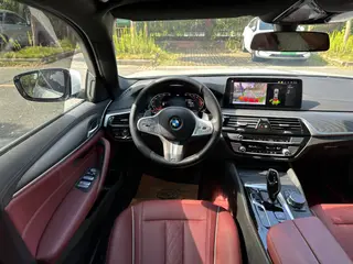 BMW 5 Series 2023 Restyling 530Li Leading Type M Sports suit interior photo 13 BMW 5 Series 2023 Restyling 530Li Leading Type M Sports suit interior photo 13