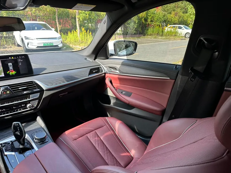 BMW 5 Series 2023 Restyling 530Li Leading Type M Sports suit interior photo 16 BMW 5 Series 2023 Restyling 530Li Leading Type M Sports suit interior photo 16