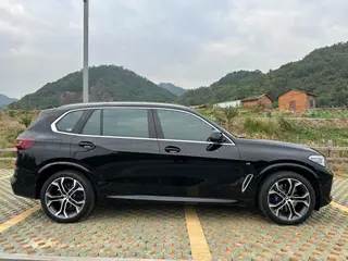 BMW X5 2022 Restyling xDrive 40Li M Sports suit exterior photo 4 BMW X5 2022 Restyling xDrive 40Li M Sports suit exterior photo 4