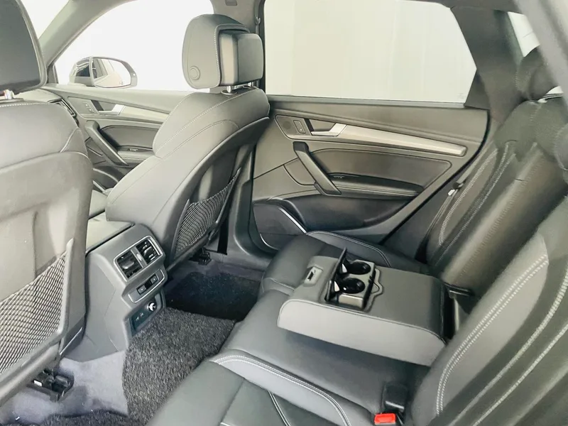 Audi Q5L 2023 40T Deluxe Dynamic interior photo 11 Audi Q5L 2023 40T Deluxe Dynamic interior photo 11