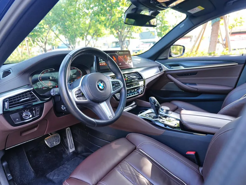 BMW 5 Series 2022 540i Version mode M Ensemble de sport extérieur photo 6 BMW 5 Series 2022 540i Version mode M Ensemble de sport extérieur photo 6