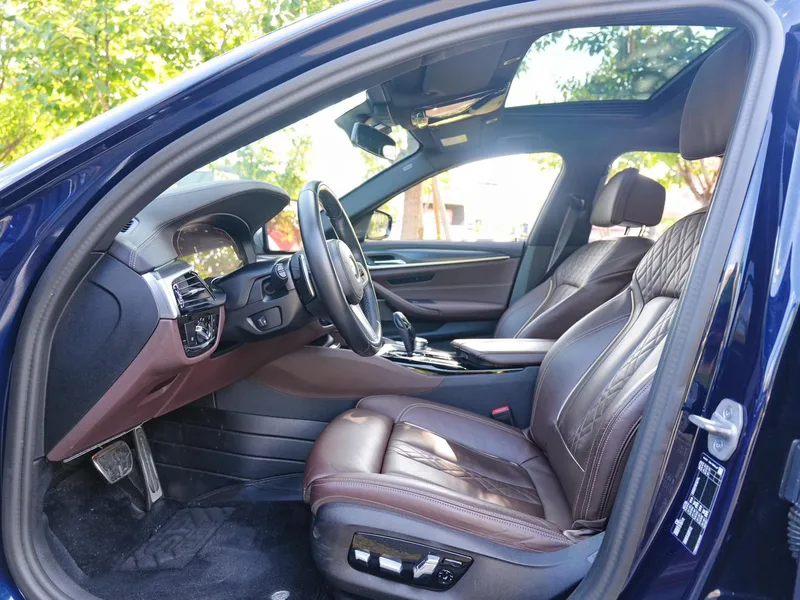 BMW 5 Series 2022 540i Version mode M Ensemble de sport extérieur photo 7 BMW 5 Series 2022 540i Version mode M Ensemble de sport extérieur photo 7