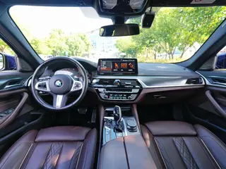 BMW 5 Series 2022 540i Version mode M Ensemble de sport intérieur photo 9 BMW 5 Series 2022 540i Version mode M Ensemble de sport intérieur photo 9