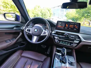 BMW 5 Series 2022 540i Version mode M Ensemble de sport intérieur photo 10 BMW 5 Series 2022 540i Version mode M Ensemble de sport intérieur photo 10