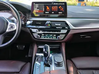 BMW 5 Series 2022 540i Version mode M Ensemble de sport intérieur photo 12 BMW 5 Series 2022 540i Version mode M Ensemble de sport intérieur photo 12