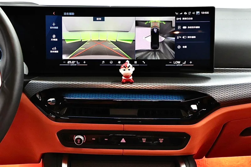 BMW M4 2024 M4 Coupe Thunder Edition interior photo 17 BMW M4 2024 M4 Coupe Thunder Edition interior photo 17