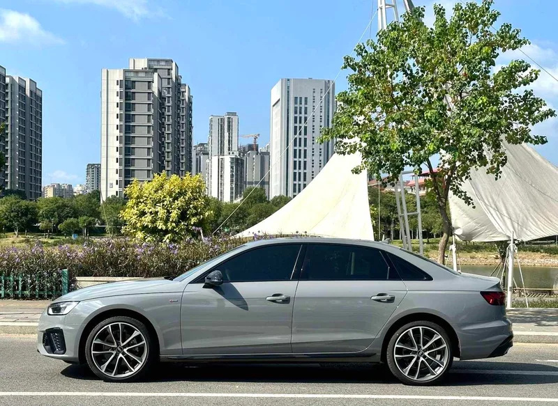Audi A4L 2025 200 10,000-vehicle Enjoyment Edition 40 TFSI Deluxe Dynamic interior photo 7 Audi A4L 2025 200 10,000-vehicle Enjoyment Edition 40 TFSI Deluxe Dynamic interior photo 7