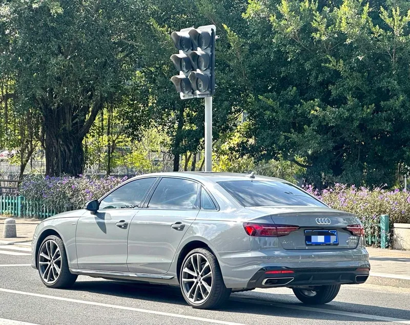 Audi A4L 2025 200 10,000-vehicle Enjoyment Edition 40 TFSI Deluxe Dynamic interior photo 8 Audi A4L 2025 200 10,000-vehicle Enjoyment Edition 40 TFSI Deluxe Dynamic interior photo 8