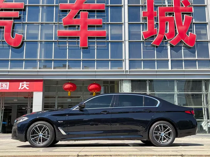 BMW 5 Series 2022 Second change 535Le M Sports suit exterior photo 5 BMW 5 Series 2022 Second change 535Le M Sports suit exterior photo 5