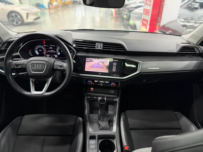 Audi Q3 2022 35 TFSI Aggressive and dynamic interior photo 11 Audi Q3 2022 35 TFSI Aggressive and dynamic interior photo 11