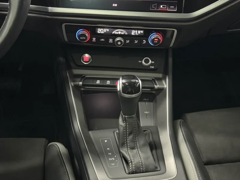 Audi Q3 2022 35 TFSI Aggressive and dynamic interior photo 12 Audi Q3 2022 35 TFSI Aggressive and dynamic interior photo 12