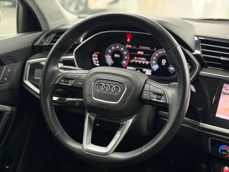 Audi Q3 2022 35 TFSI Aggressive and dynamic interior photo 14 Audi Q3 2022 35 TFSI Aggressive and dynamic interior photo 14