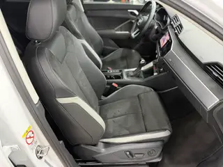 Audi Q3 2022 35 TFSI Aggressive and dynamic interior photo 18 Audi Q3 2022 35 TFSI Aggressive and dynamic interior photo 18