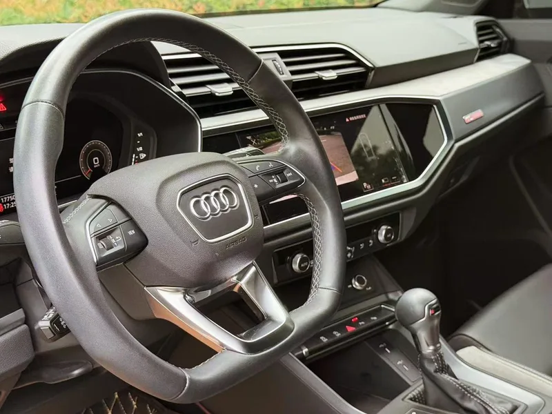 Audi Q3 2024 35 TFSI Fashion dynamic type interior photo 14 Audi Q3 2024 35 TFSI Fashion dynamic type interior photo 14