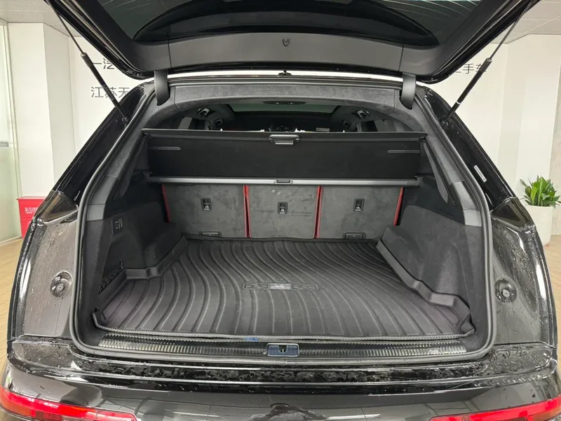 Audi SQ7 2024 4.0 TFSI Edición Dark Night Knight exterior foto 6 Audi SQ7 2024 4.0 TFSI Edición Dark Night Knight exterior foto 6
