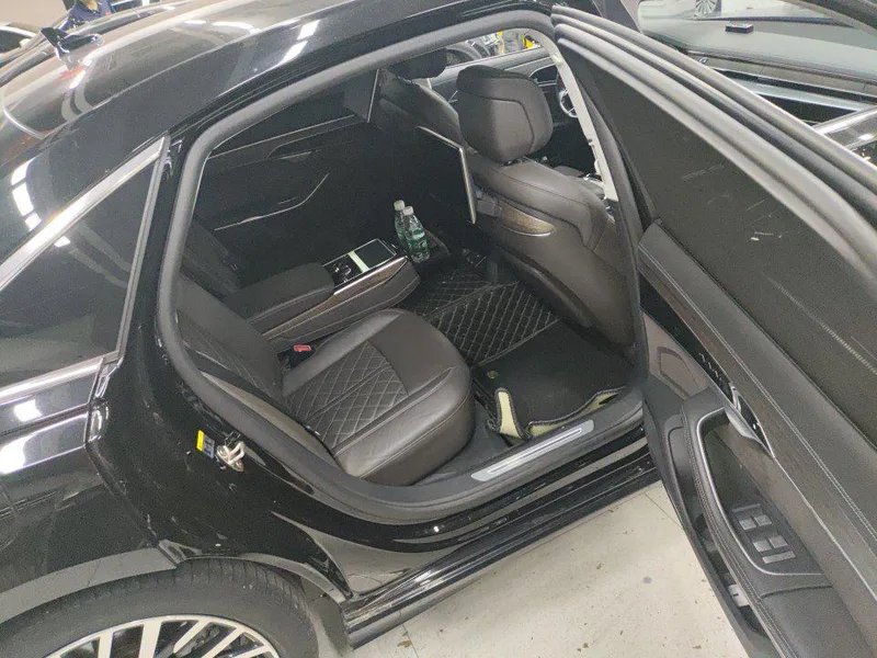 Audi A8 2023 A8L 55 TFSI quattro Modelo insignia interior foto 9 Audi A8 2023 A8L 55 TFSI quattro Modelo insignia interior foto 9