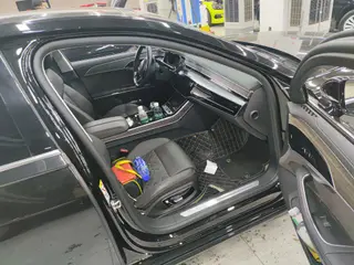Audi A8 2023 A8L 55 TFSI quattro Modelo insignia interior foto 10 Audi A8 2023 A8L 55 TFSI quattro Modelo insignia interior foto 10