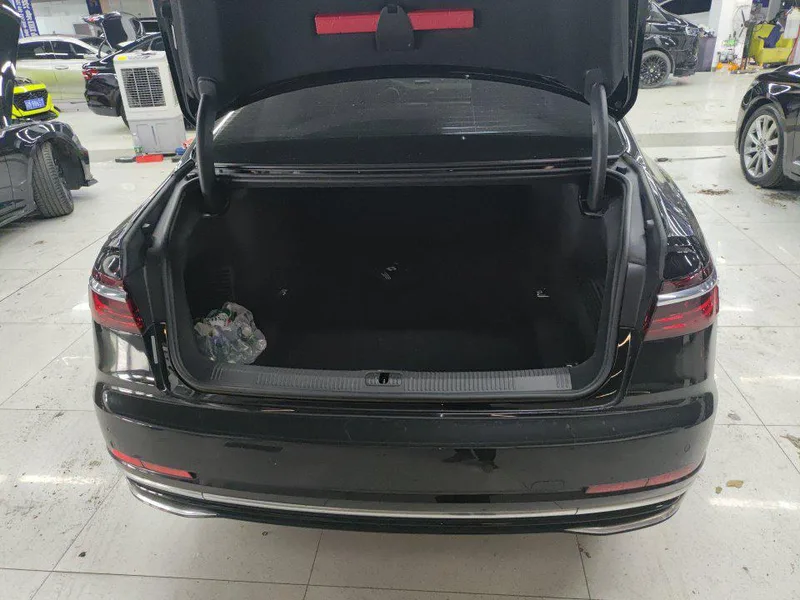 Audi A8 2023 A8L 55 TFSI quattro Modelo insignia interior foto 12 Audi A8 2023 A8L 55 TFSI quattro Modelo insignia interior foto 12