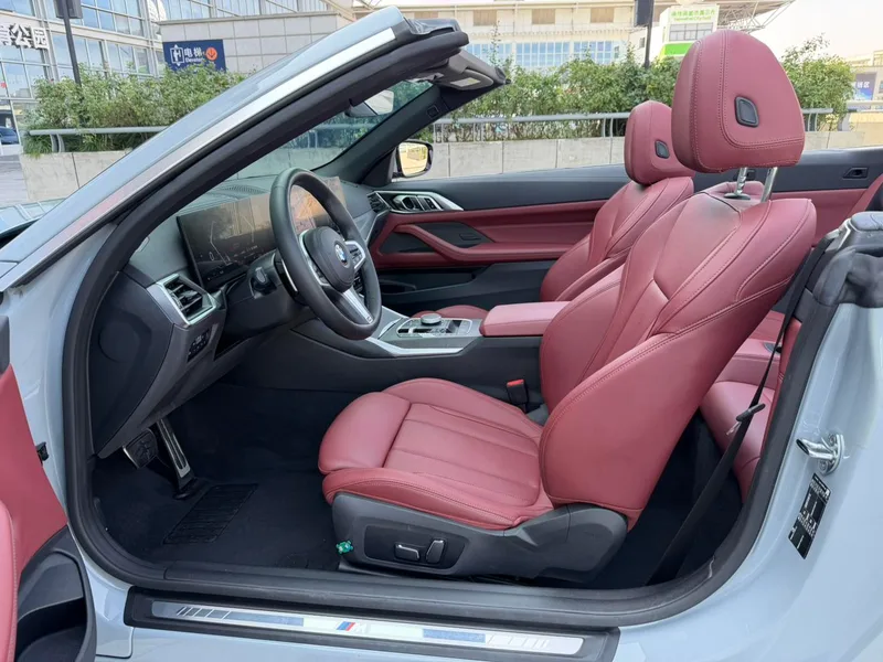 BMW 4 Series 2023 425i Convertible M Sports suit interior photo 14 BMW 4 Series 2023 425i Convertible M Sports suit interior photo 14