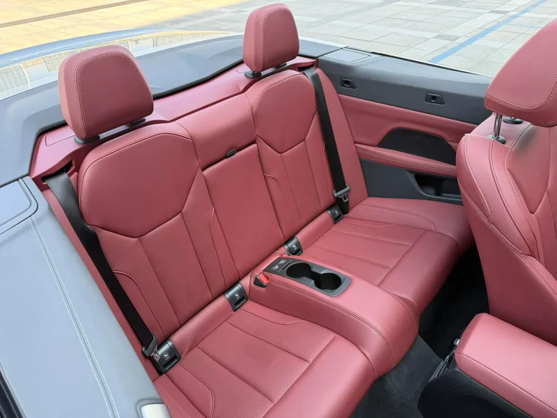 BMW 4 Series 2023 425i Convertible M Sports suit interior photo 16 BMW 4 Series 2023 425i Convertible M Sports suit interior photo 16