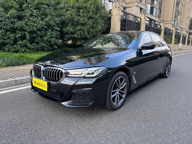BMW 5 Series 2022 Reforma 525Li M Conjunto deportivo exterior foto 1 BMW 5 Series 2022 Reforma 525Li M Conjunto deportivo exterior foto 1
