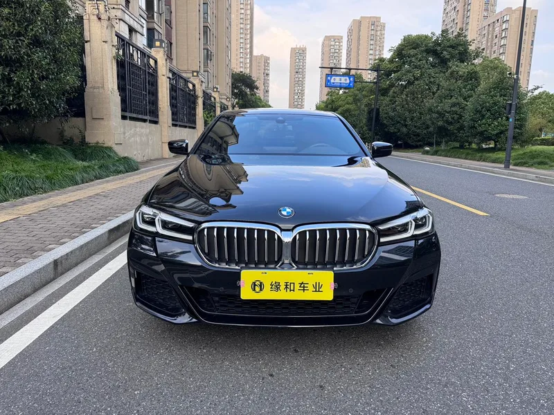 BMW 5 Series 2022 Reforma 525Li M Conjunto deportivo exterior foto 2 BMW 5 Series 2022 Reforma 525Li M Conjunto deportivo exterior foto 2