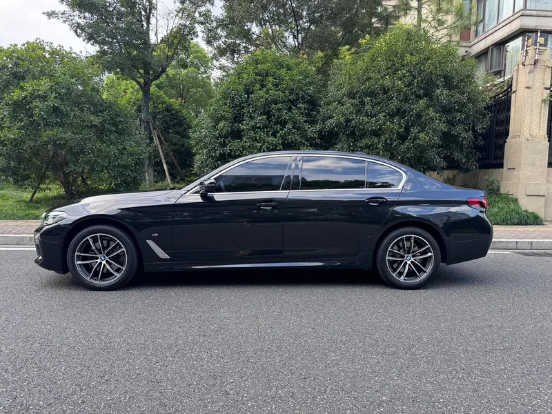 BMW 5 Series 2022 Reforma 525Li M Conjunto deportivo exterior foto 3 BMW 5 Series 2022 Reforma 525Li M Conjunto deportivo exterior foto 3