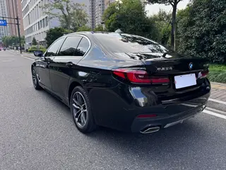 BMW 5 Series 2022 Reforma 525Li M Conjunto deportivo exterior foto 6 BMW 5 Series 2022 Reforma 525Li M Conjunto deportivo exterior foto 6