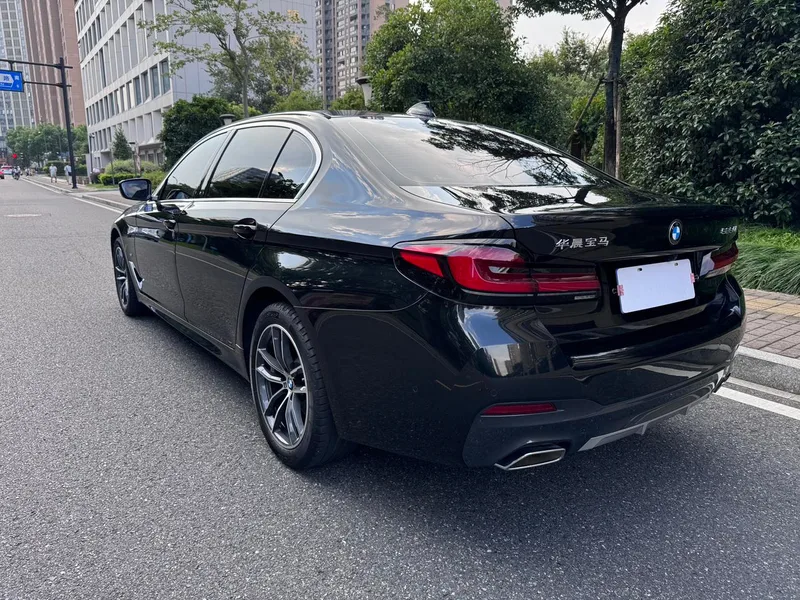 BMW 5 Series 2022 Reforma 525Li M Conjunto deportivo exterior foto 6 BMW 5 Series 2022 Reforma 525Li M Conjunto deportivo exterior foto 6