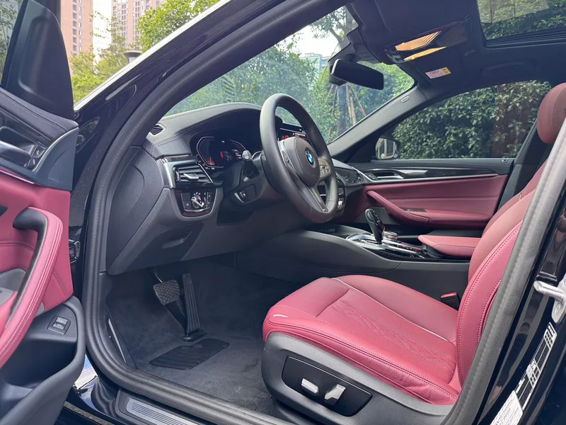 BMW 5 Series 2022 Reforma 525Li M Conjunto deportivo exterior foto 7 BMW 5 Series 2022 Reforma 525Li M Conjunto deportivo exterior foto 7