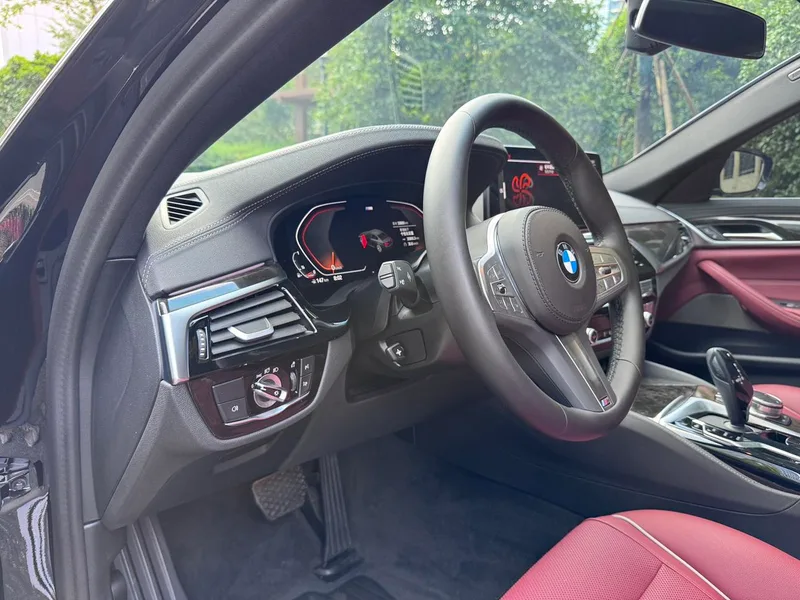 BMW 5 Series 2022 Reforma 525Li M Conjunto deportivo exterior foto 8 BMW 5 Series 2022 Reforma 525Li M Conjunto deportivo exterior foto 8