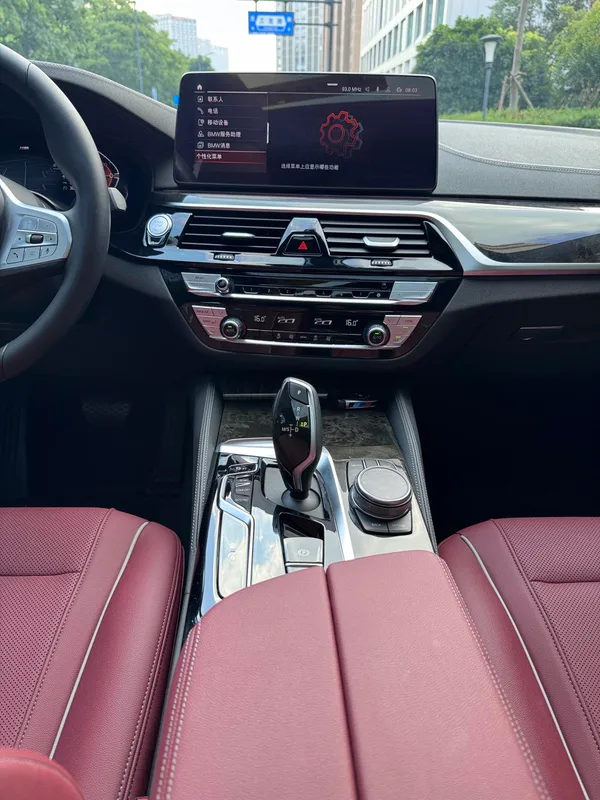 BMW 5 Series 2022 Reforma 525Li M Conjunto deportivo interior foto 13 BMW 5 Series 2022 Reforma 525Li M Conjunto deportivo interior foto 13