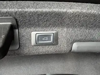 Audi A6L 2022 40 TFSI Deluxe Elegant interior photo 16 Audi A6L 2022 40 TFSI Deluxe Elegant interior photo 16