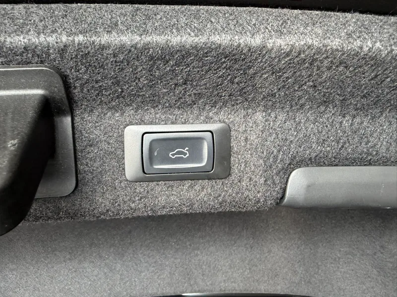 Audi A6L 2022 40 TFSI Deluxe Elegant interior photo 16 Audi A6L 2022 40 TFSI Deluxe Elegant interior photo 16