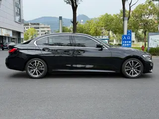 BMW 3 Series 2022 325Li M Sports suit interior photo 7 BMW 3 Series 2022 325Li M Sports suit interior photo 7