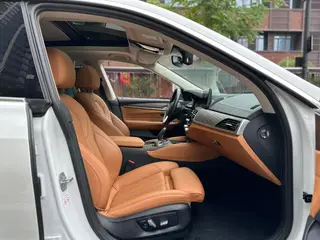BMW 6 Series GT 2022 630i Set de diseño de lujo interior foto 12 BMW 6 Series GT 2022 630i Set de diseño de lujo interior foto 12