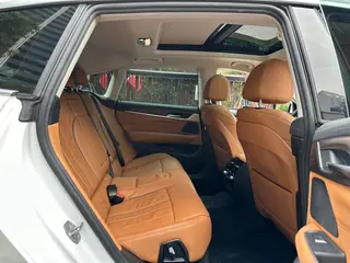 BMW 6 Series GT 2022 630i Set de diseño de lujo interior foto 14 BMW 6 Series GT 2022 630i Set de diseño de lujo interior foto 14