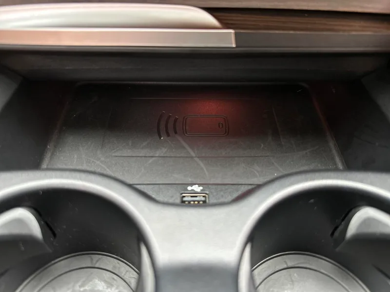 BMW 6 Series GT 2022 630i Set de diseño de lujo interior foto 17 BMW 6 Series GT 2022 630i Set de diseño de lujo interior foto 17
