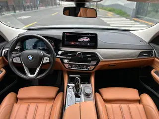 BMW 6 Series GT 2022 630i Set de diseño de lujo interior foto 18 BMW 6 Series GT 2022 630i Set de diseño de lujo interior foto 18